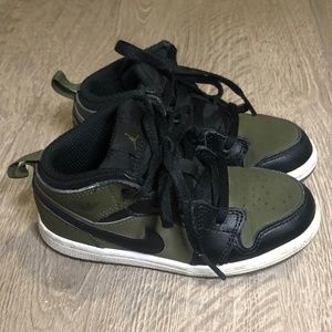 JORDAN 1 MID SNEAKER - NIKE Size 9C